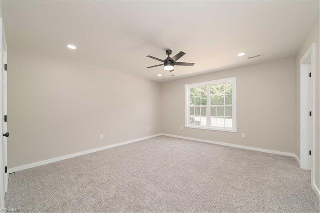 2934 S Stratford Road, Winston-salem, NC 27103
