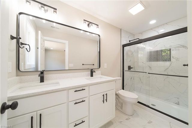2934 S Stratford Road, Winston-salem, NC 27103