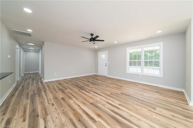 2934 S Stratford Road, Winston-salem, NC 27103
