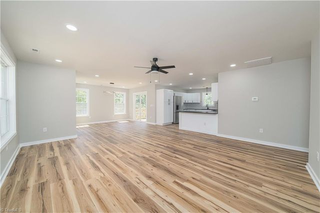 2934 S Stratford Road, Winston-salem, NC 27103