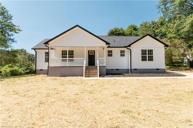 2934 S Stratford Road, Winston-salem, NC 27103