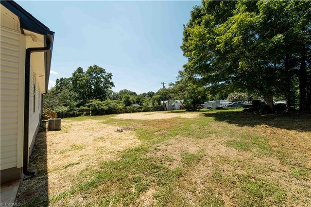 2934 S Stratford Road, Winston-salem, NC 27103