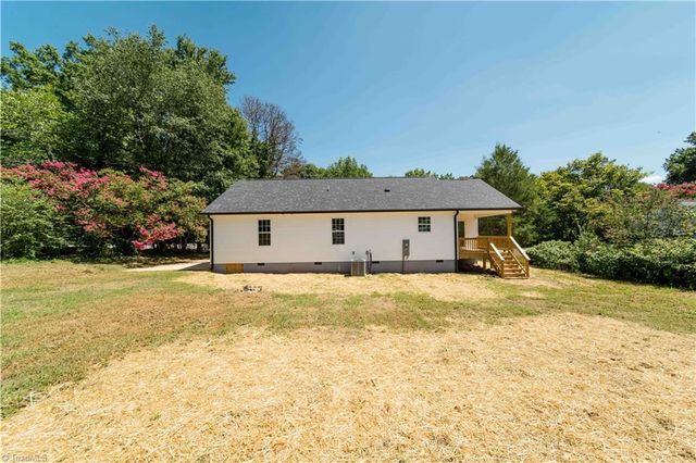 2934 S Stratford Road, Winston-salem, NC 27103