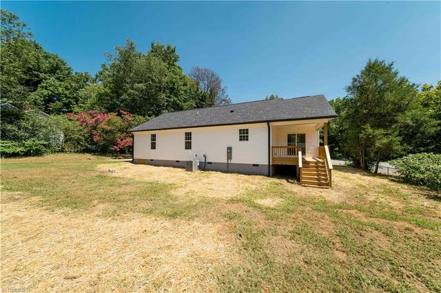 2934 S Stratford Road, Winston-salem, NC 27103