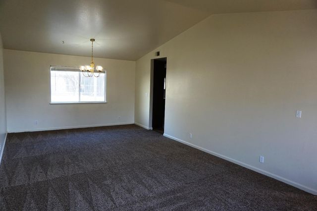 239 Fairwood Dr, Oakdale, CA 95361