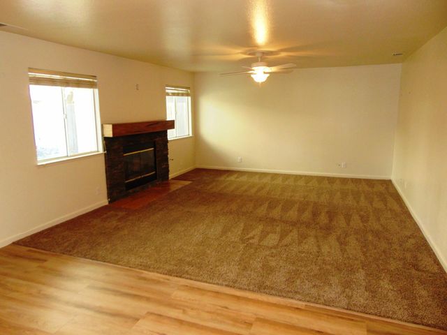 239 Fairwood Dr, Oakdale, CA 95361