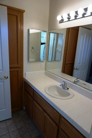 239 Fairwood Dr, Oakdale, CA 95361