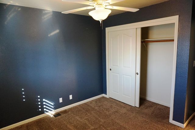 239 Fairwood Dr, Oakdale, CA 95361