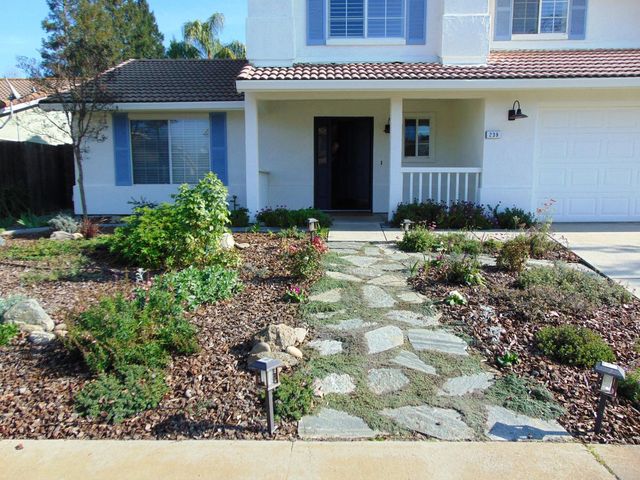 239 Fairwood Dr, Oakdale, CA 95361