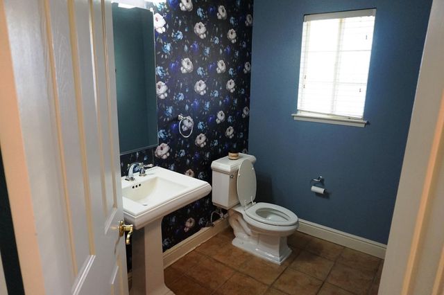 239 Fairwood Dr, Oakdale, CA 95361