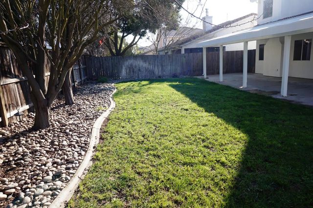 239 Fairwood Dr, Oakdale, CA 95361