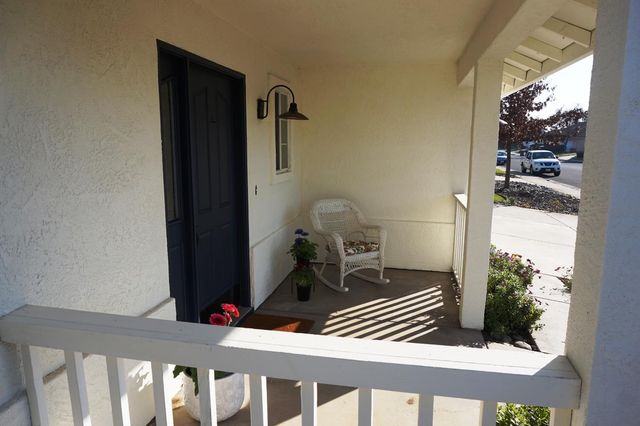 239 Fairwood Dr, Oakdale, CA 95361