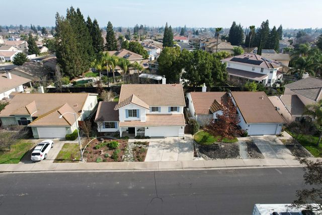 239 Fairwood Dr, Oakdale, CA 95361