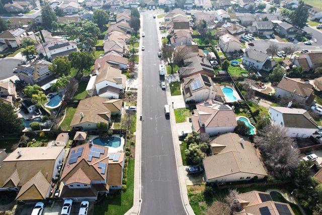 239 Fairwood Dr, Oakdale, CA 95361