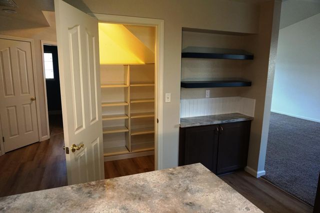 239 Fairwood Dr, Oakdale, CA 95361