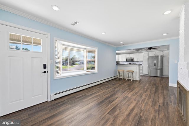 48 BEECHTREE RD, Levittown, PA 19057