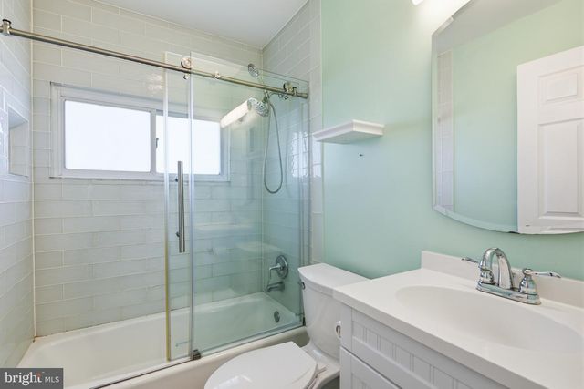48 BEECHTREE RD, Levittown, PA 19057