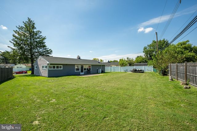 48 BEECHTREE RD, Levittown, PA 19057