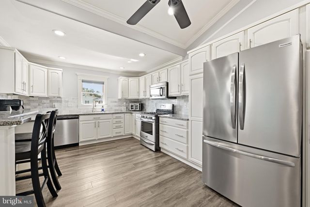 48 BEECHTREE RD, Levittown, PA 19057