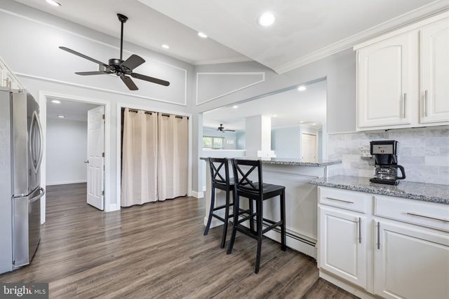 48 BEECHTREE RD, Levittown, PA 19057