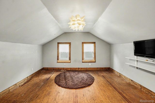 302 Hadley Street, Holly Village, MI 48442