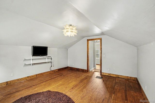 302 Hadley Street, Holly Village, MI 48442