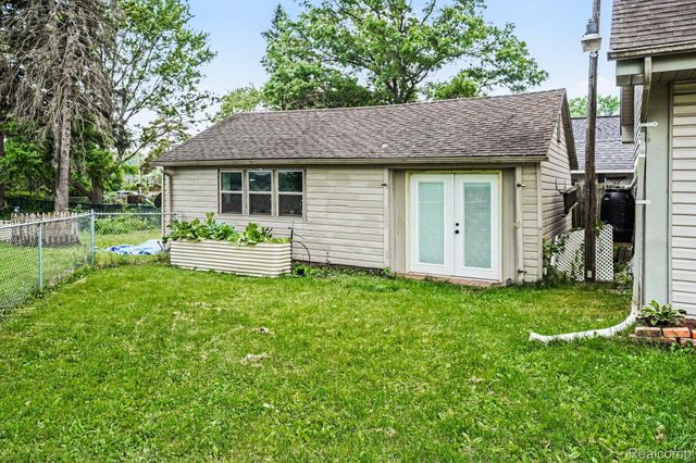 302 Hadley Street, Holly Village, MI 48442