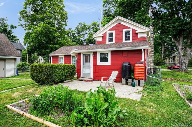302 Hadley Street, Holly Village, MI 48442