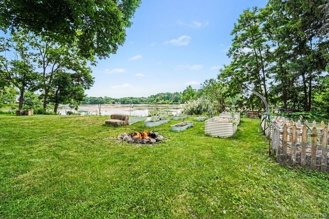 302 Hadley Street, Holly Village, MI 48442