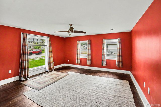 302 Hadley Street, Holly Village, MI 48442