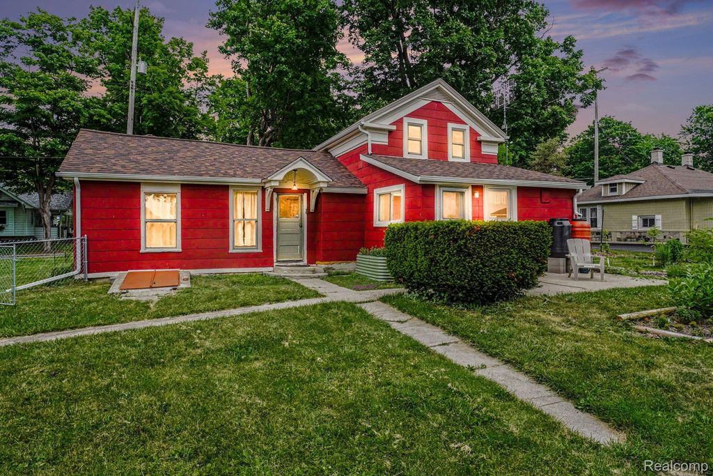 302 Hadley Street, Holly Village, MI 48442