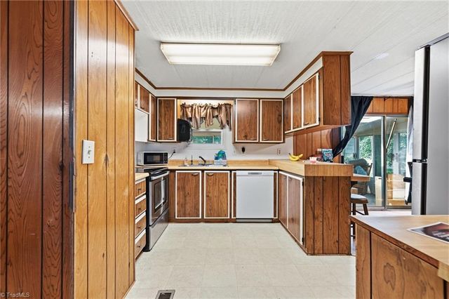 374 Grimes Boulevard, Lexington, NC 27292