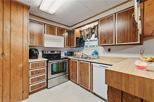 374 Grimes Boulevard, Lexington, NC 27292