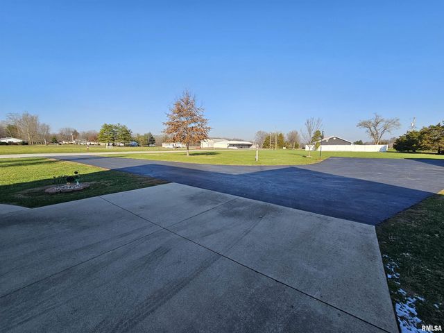 10586 N Spring Garden Lane, Mt Vernon, IL 62864