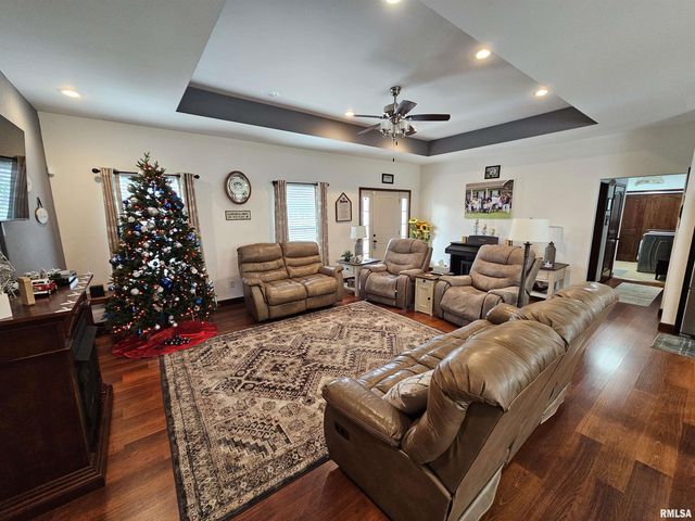 10586 N Spring Garden Lane, Mt Vernon, IL 62864