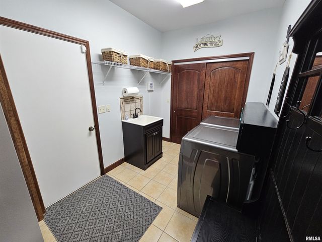 10586 N Spring Garden Lane, Mt Vernon, IL 62864