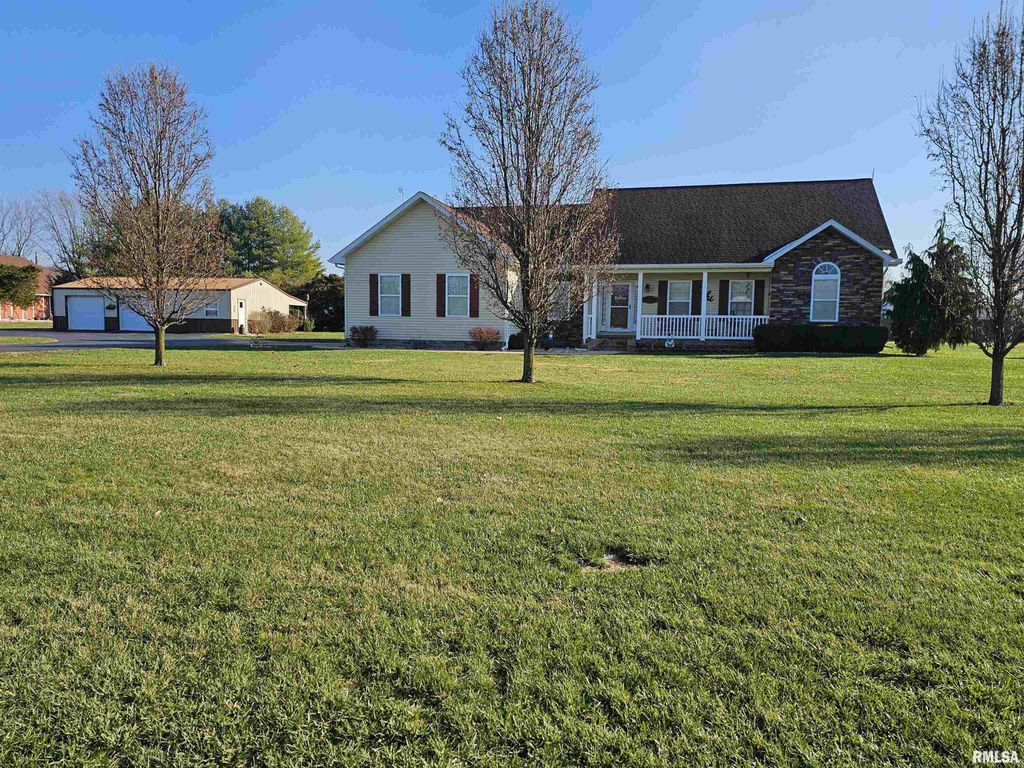 10586 N Spring Garden Lane, Mt Vernon, IL 62864