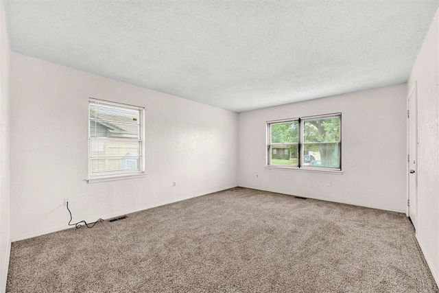 4519 NW Cheyenne Ave, Lawton, OK 73505