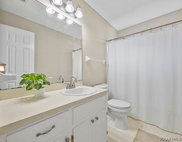 1818 Heatherton Drive, Montgomery, AL 36106