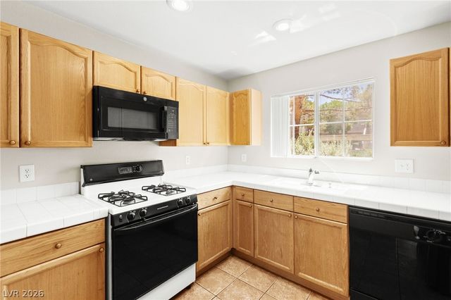 10524 Autumn Pine Avenue 105, Las Vegas, NV 89144