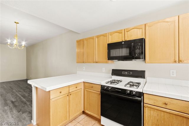 10524 Autumn Pine Avenue 105, Las Vegas, NV 89144