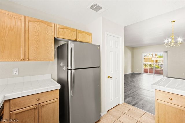 10524 Autumn Pine Avenue 105, Las Vegas, NV 89144