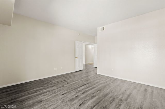 10524 Autumn Pine Avenue 105, Las Vegas, NV 89144