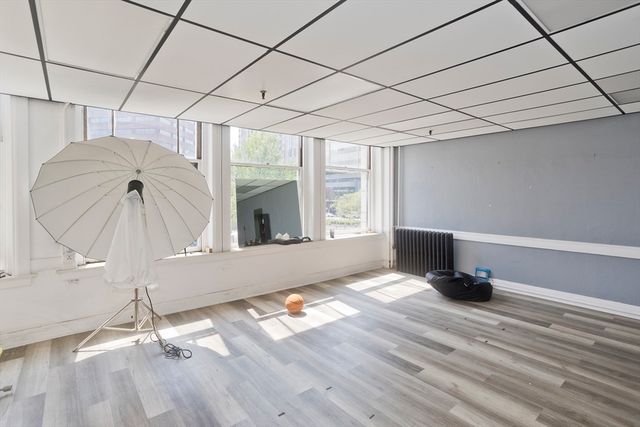 266 Bridge St, Springfield, MA 01103