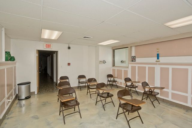 266 Bridge St, Springfield, MA 01103