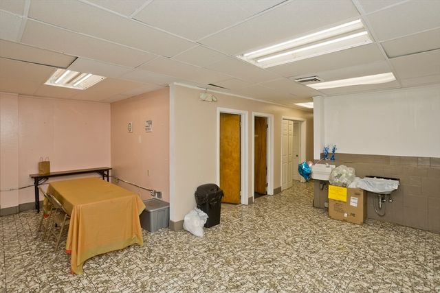 266 Bridge St, Springfield, MA 01103