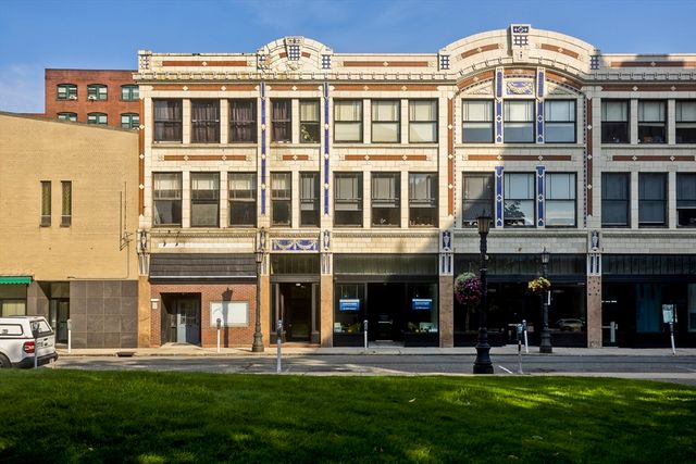 266 Bridge St, Springfield, MA 01103