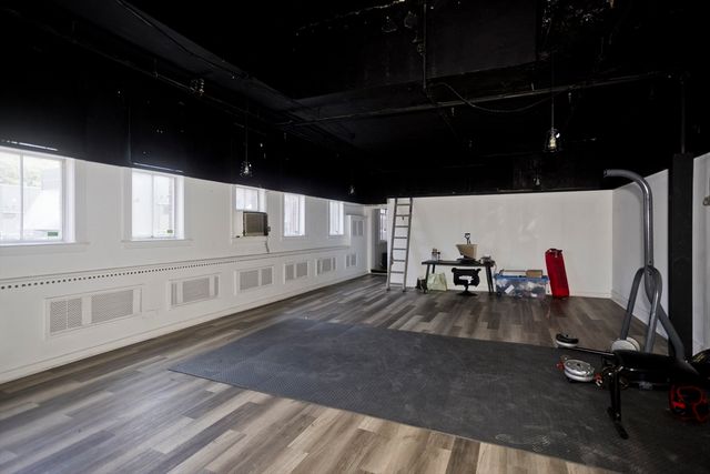 266 Bridge St, Springfield, MA 01103