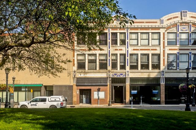 266 Bridge St, Springfield, MA 01103