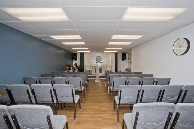 266 Bridge St, Springfield, MA 01103